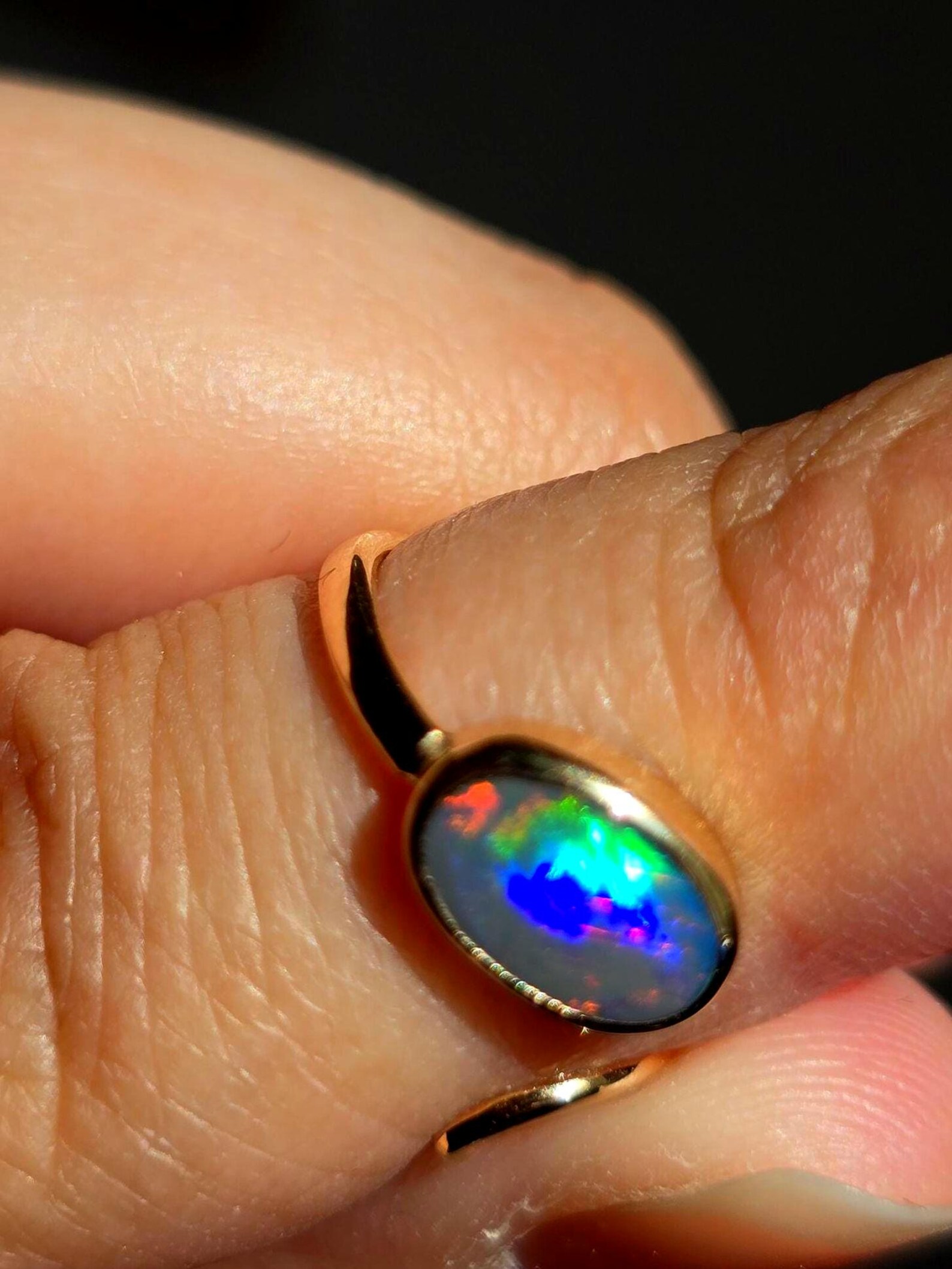 Rainbow snake - NEON Solid 9k Gold Natural Australian Black Opal Ring thumbnail 7