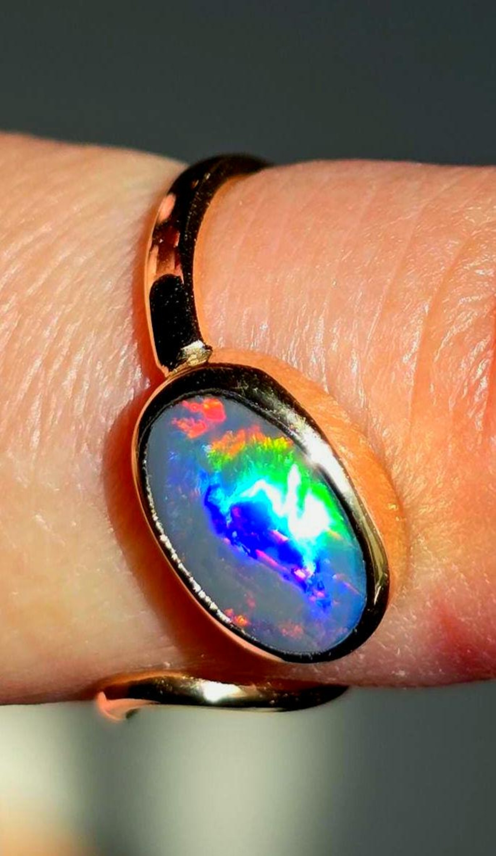 Rainbow snake - NEON Solid 9k Gold Natural Australian Black Opal Ring thumbnail 8