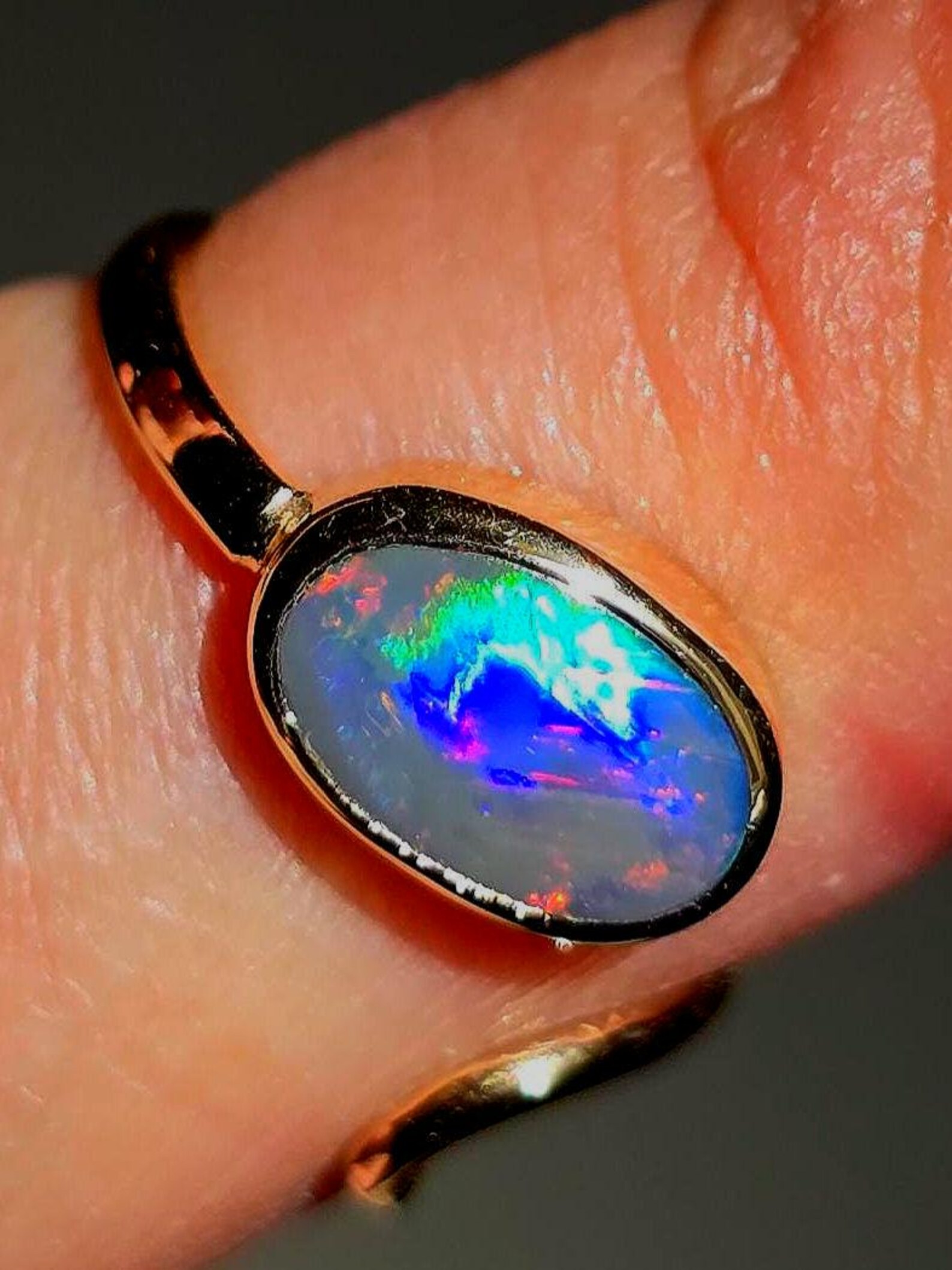 Rainbow snake - NEON Solid 9k Gold Natural Australian Black Opal Ring thumbnail 14