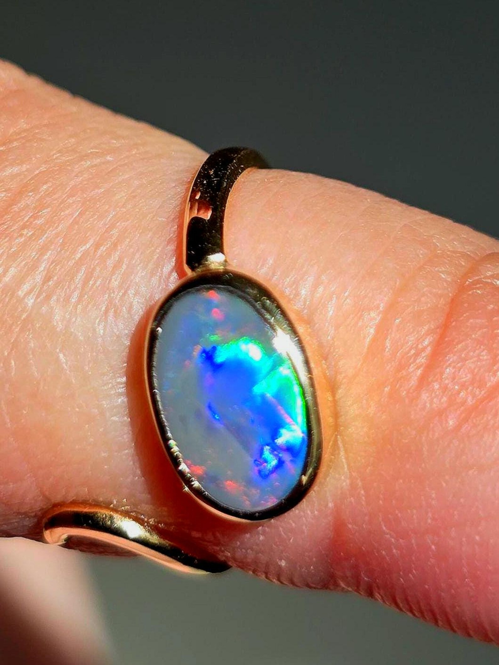 Rainbow snake - NEON Solid 9k Gold Natural Australian Black Opal Ring thumbnail 16