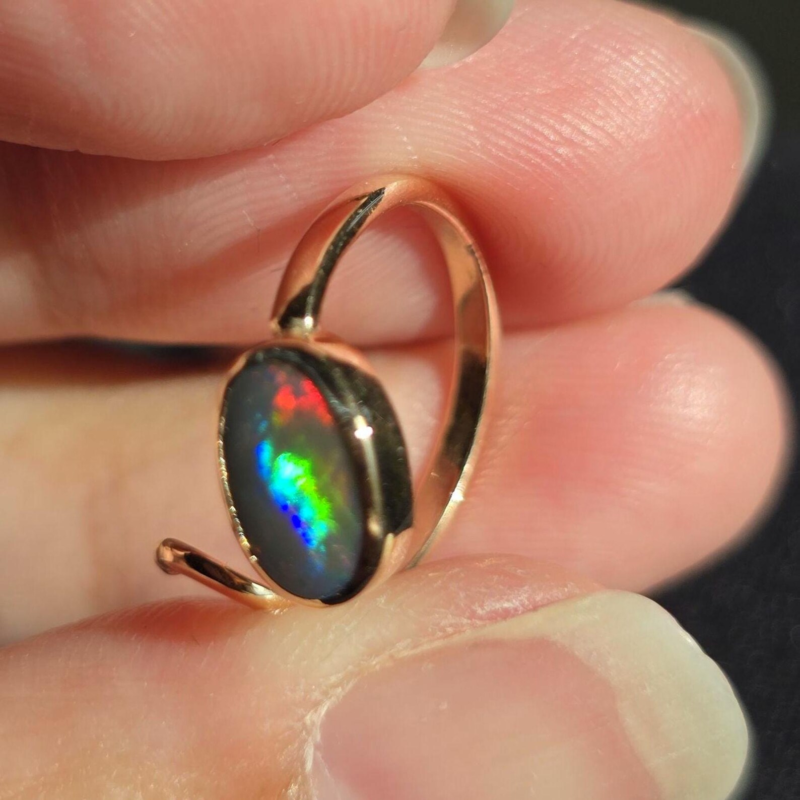 Rainbow snake - NEON Solid 9k Gold Natural Australian Black Opal Ring thumbnail 17