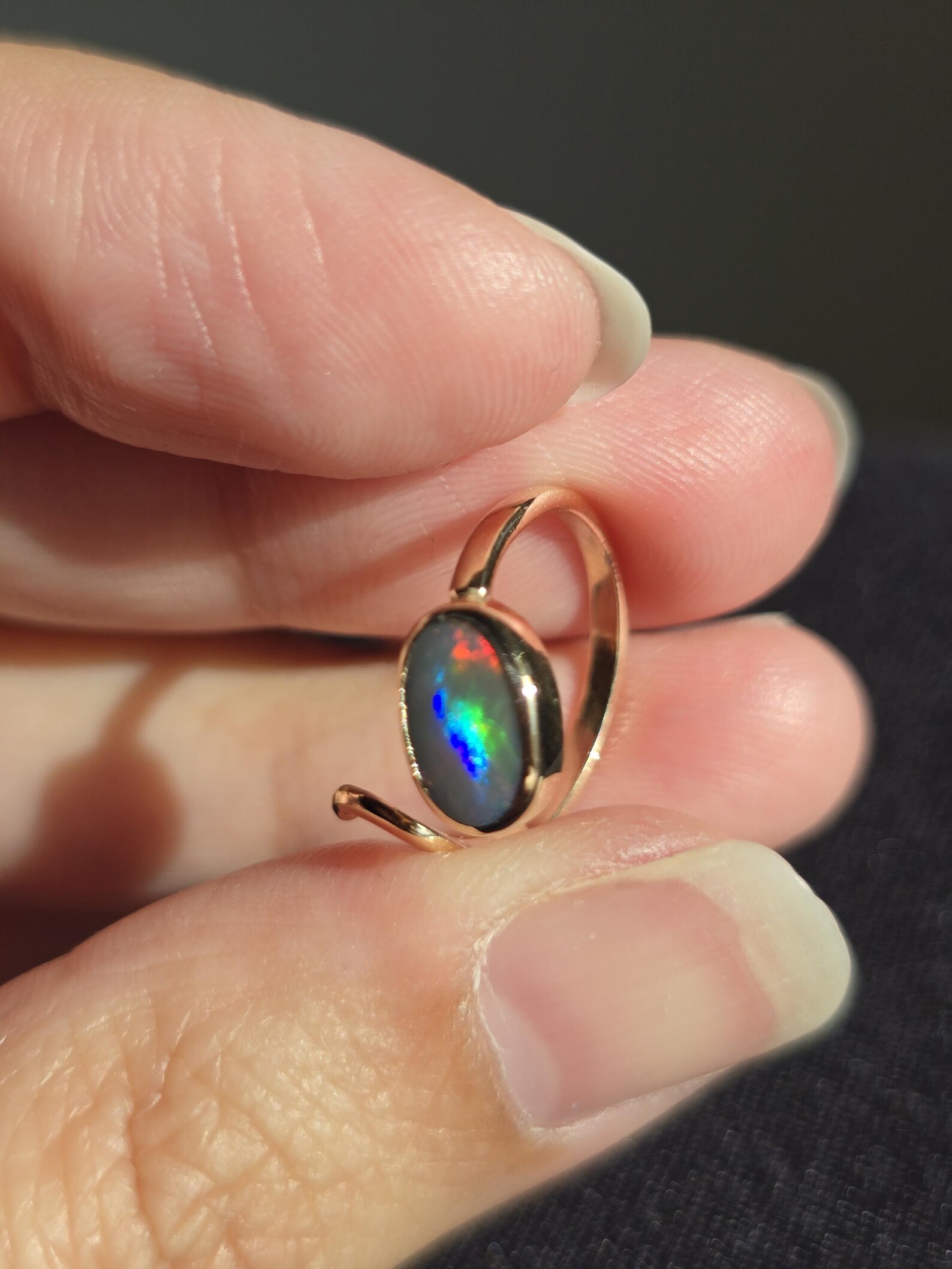 Rainbow snake - NEON Solid 9k Gold Natural Australian Black Opal Ring thumbnail 19