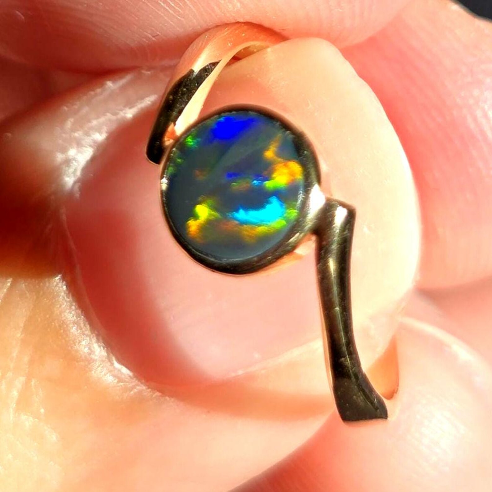 Twin flame black - NEON Solid 9k Gold Natural Australian Black Opal Ring thumbnail 8