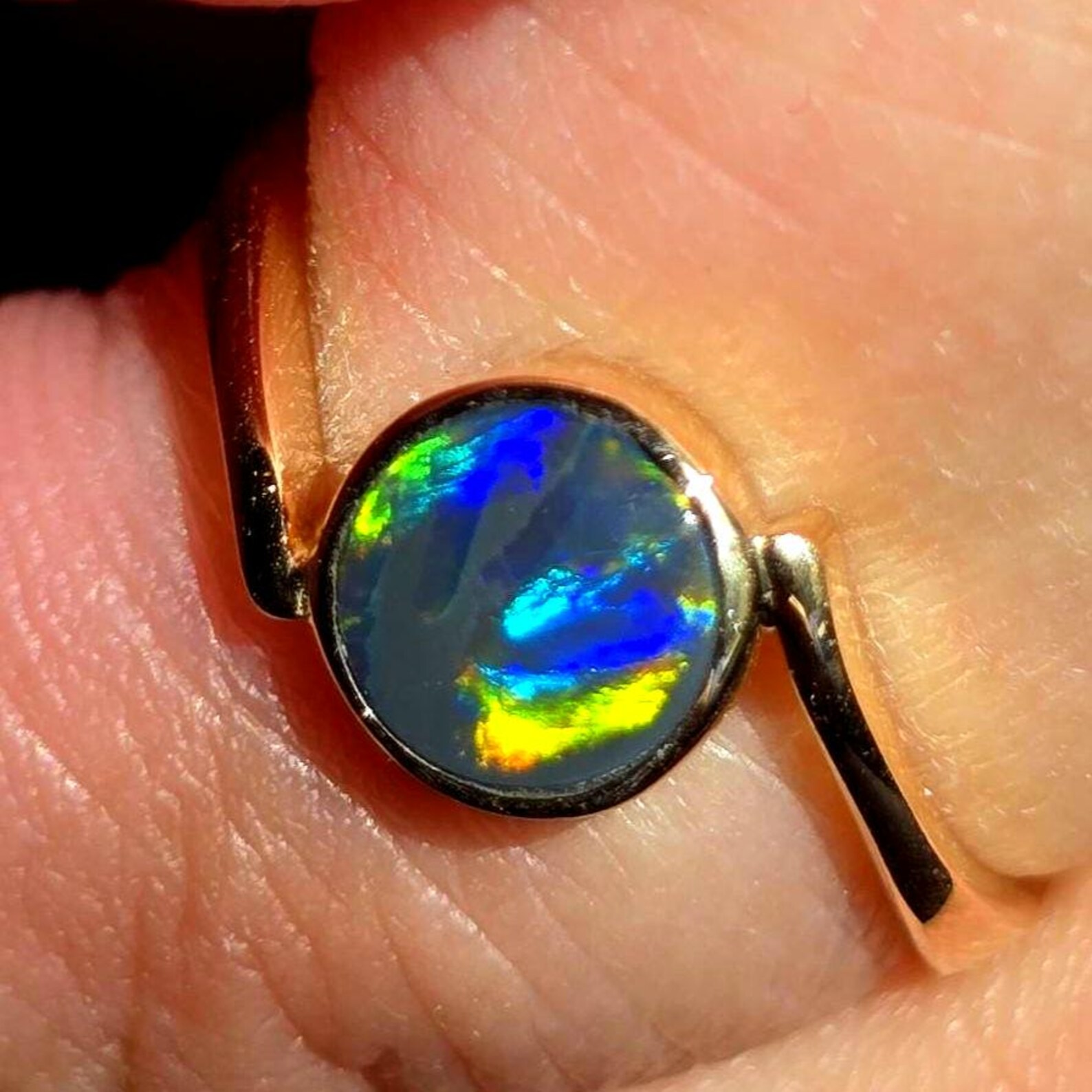 Twin flame black - NEON Solid 9k Gold Natural Australian Black Opal Ring thumbnail 9