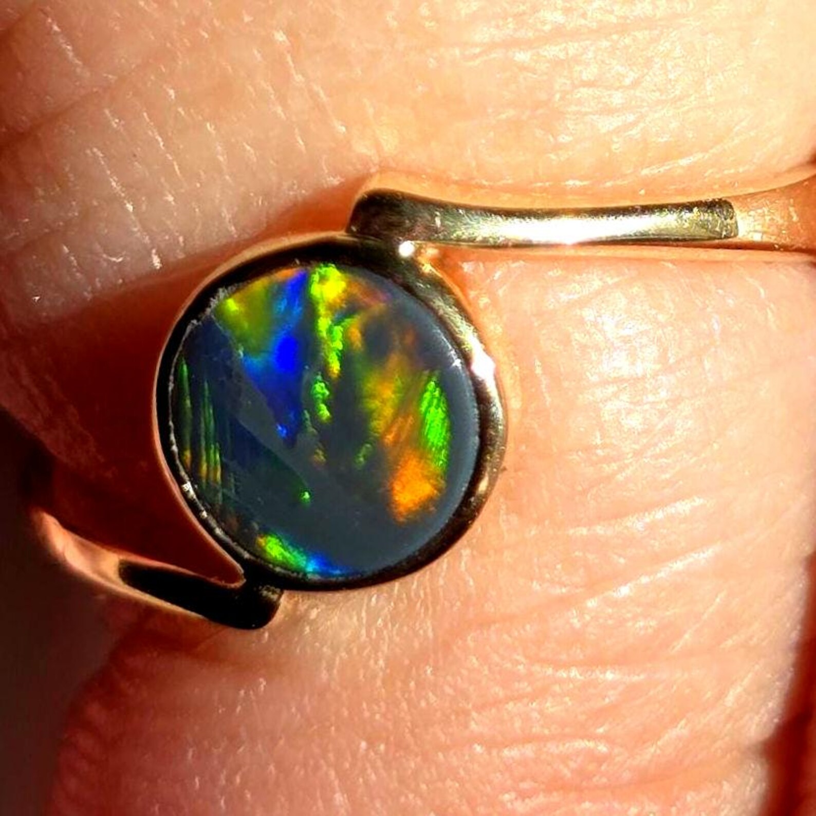 Twin flame black - NEON Solid 9k Gold Natural Australian Black Opal Ring thumbnail 11