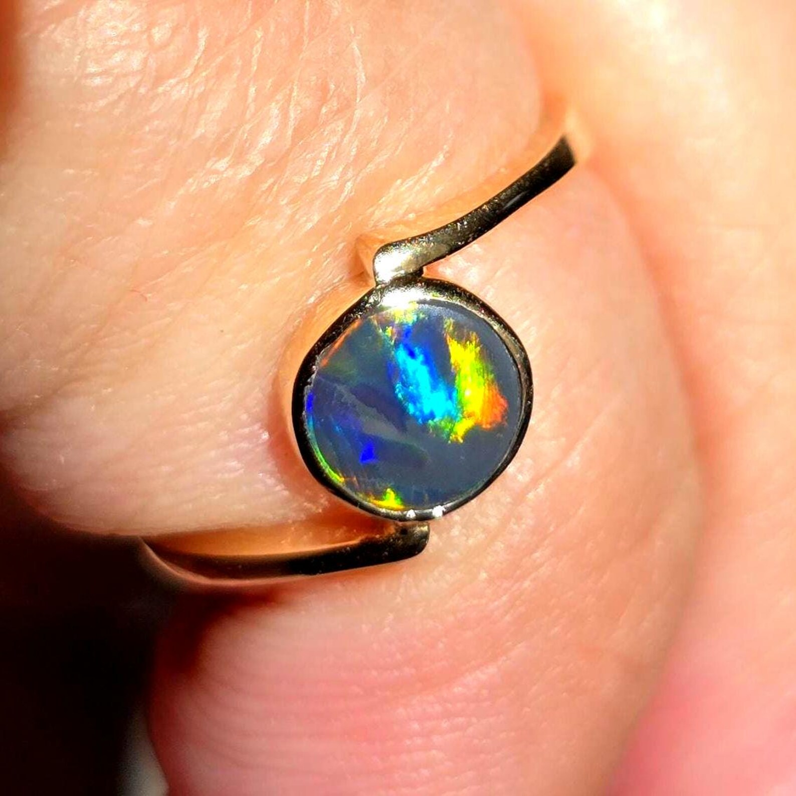 Twin flame black - NEON Solid 9k Gold Natural Australian Black Opal Ring thumbnail 15