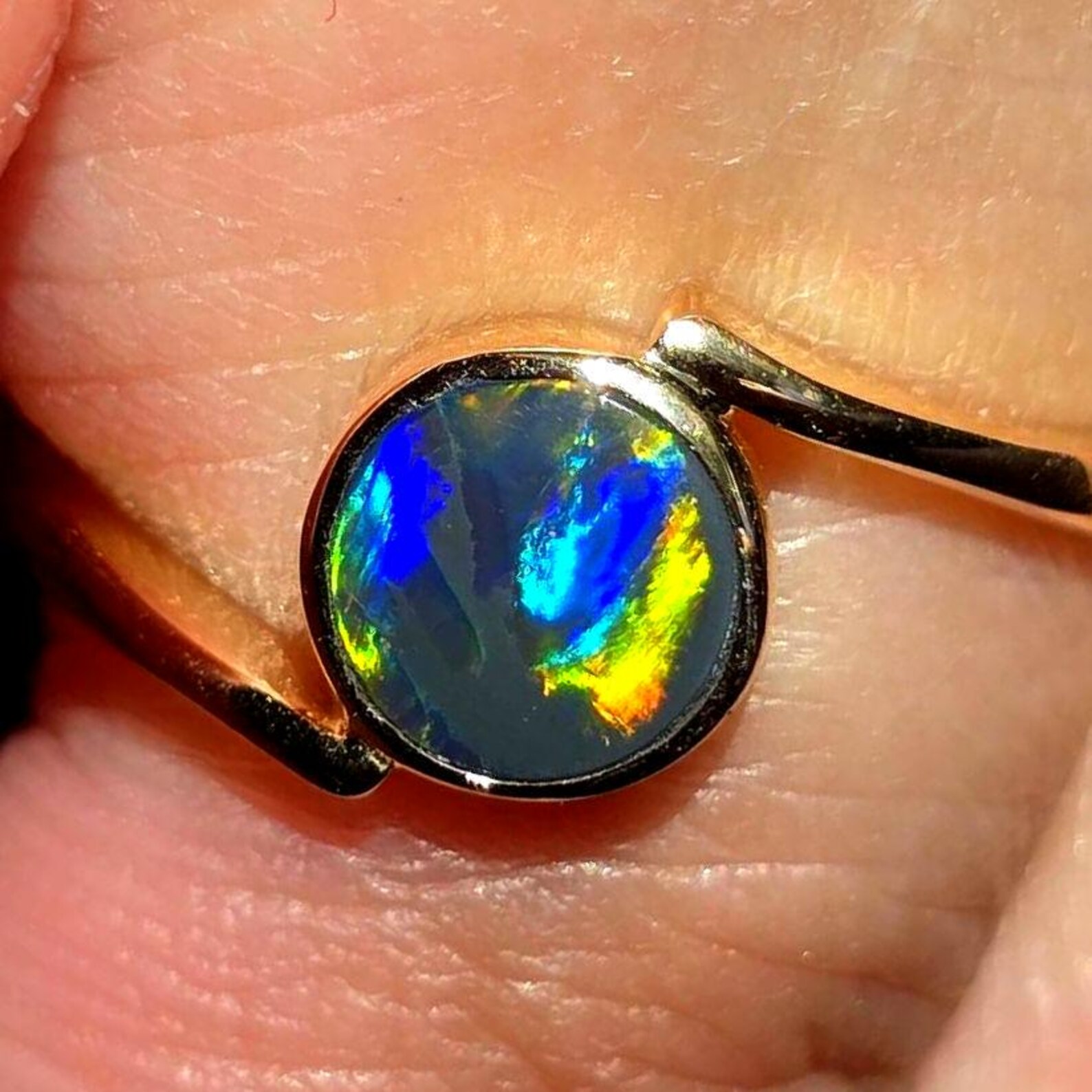 Twin flame black - NEON Solid 9k Gold Natural Australian Black Opal Ring thumbnail 5