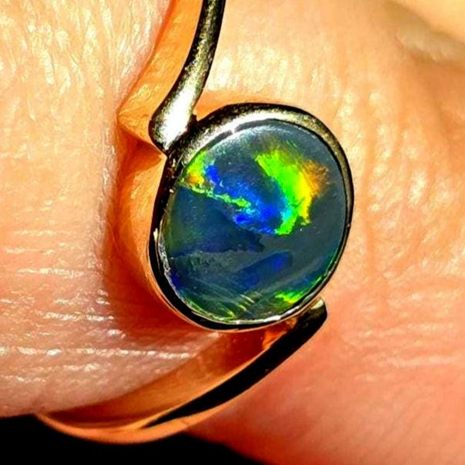 Twin flame black - NEON Solid 9k Gold Natural Australian Black Opal Ring thumbnail 3