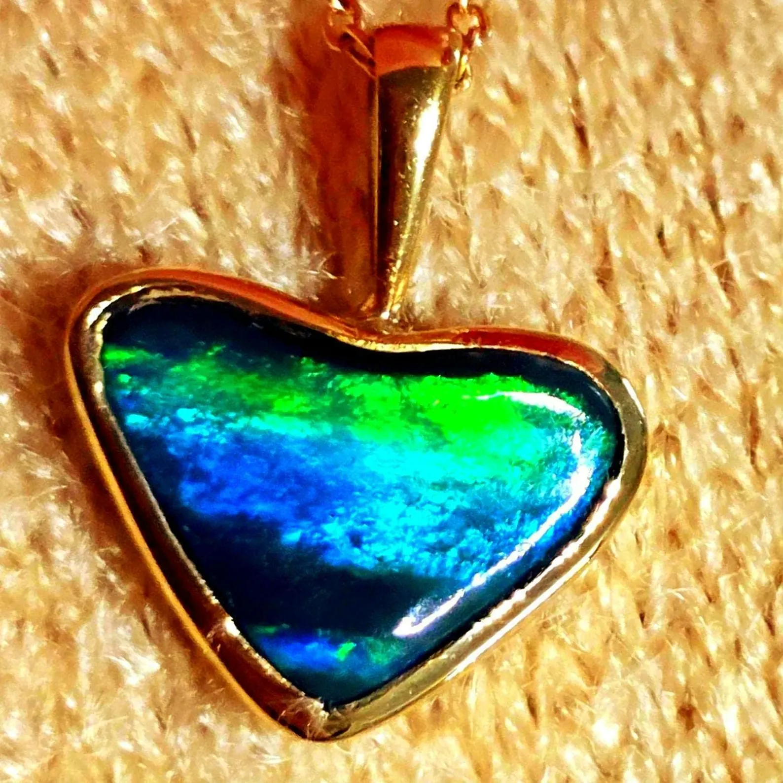 Burning Green Heart -Solid 9k Gold Natural Australian Opal Pendant  thumbnail 12