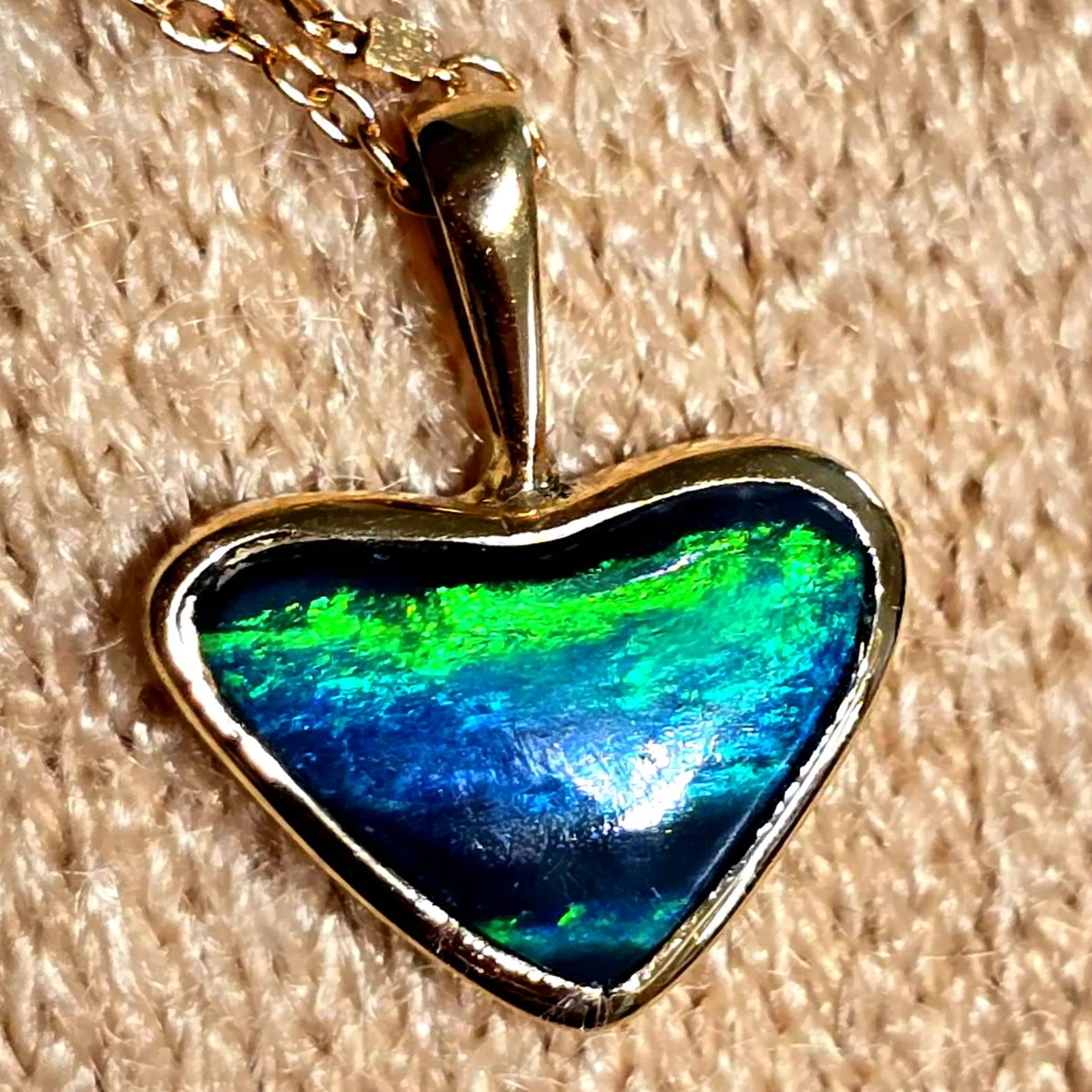 Burning Green Heart -Solid 9k Gold Natural Australian Opal Pendant  thumbnail 9
