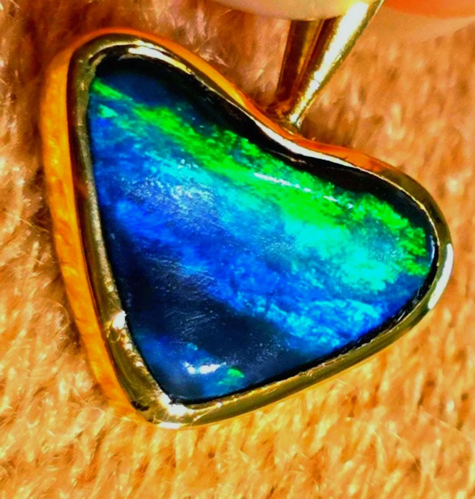 Burning Green Heart -Solid 9k Gold Natural Australian Opal Pendant  thumbnail 4
