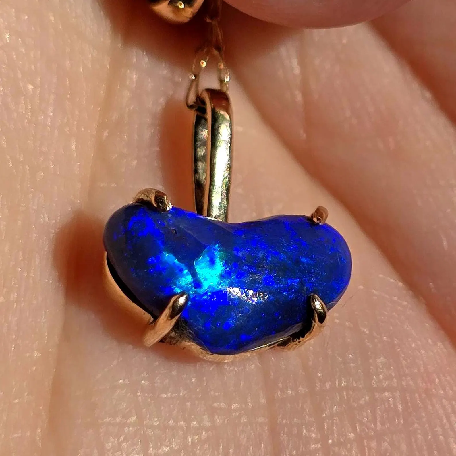 Mighty heart Purple Blue - Solid 9k Gold Natural Australian Black Opal Pendant thumbnail 7
