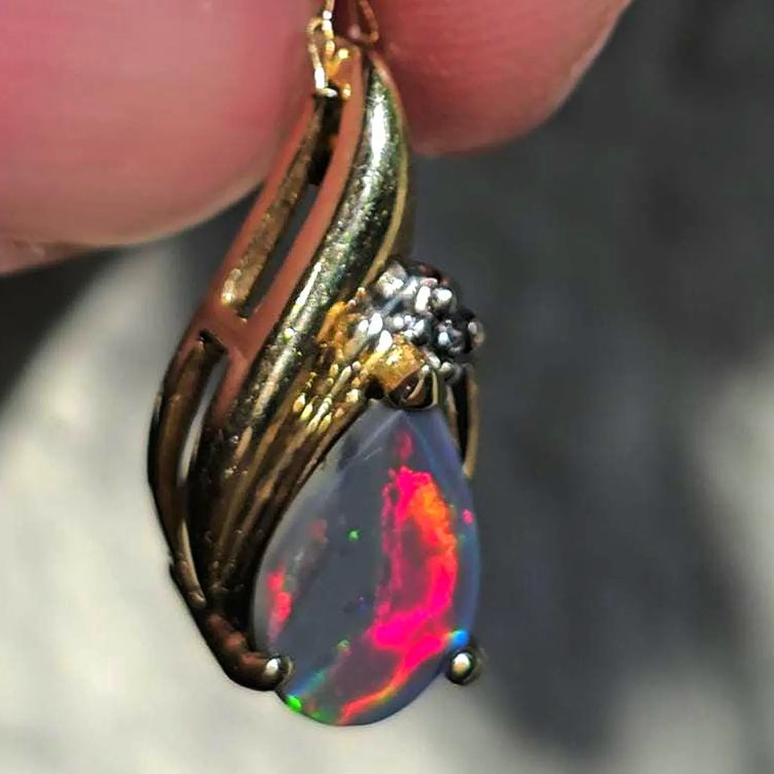 Fuchsia queen -Solid 10k Gold Natural Australian Opal Diamond Necklace thumbnail 12