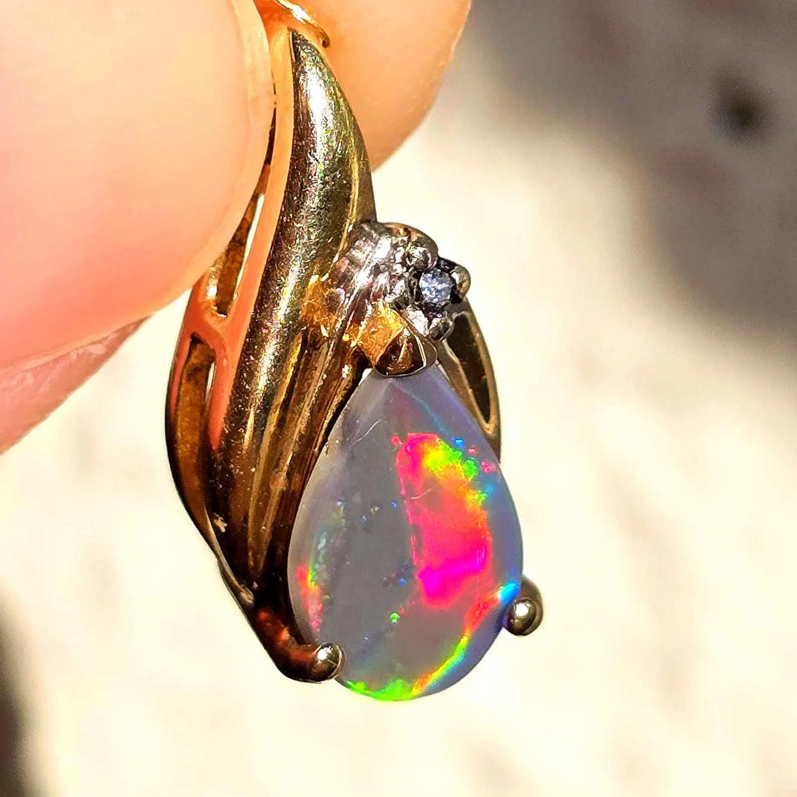 Fuchsia queen -Solid 10k Gold Natural Australian Opal Diamond Necklace thumbnail 9