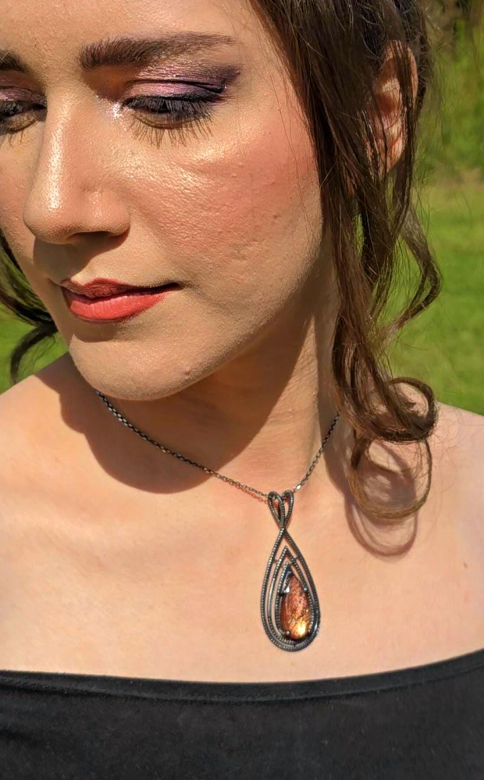 CUSTOMS 2 - Purple Haze Sunstone Lattice Ring Necklace - Black gold pears thumbnail 4